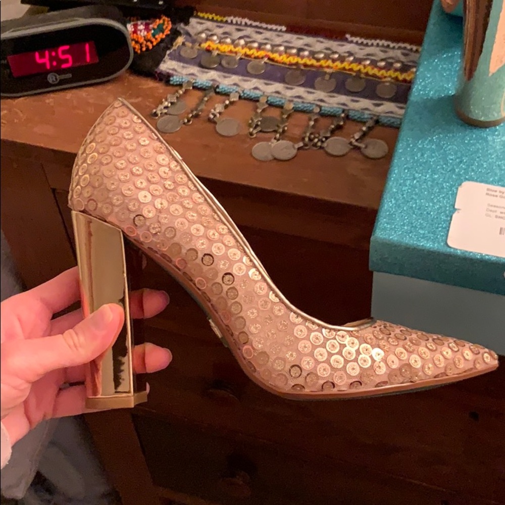 Blue by Betsey Johnson Paula Rose Gold Pumps (7.5) - Picture 4 of 7